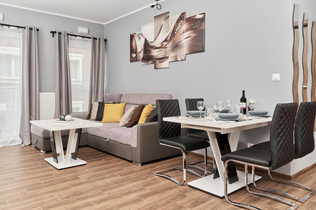 Apartments Wroclaw Jana Pawla II With Free Parking Wroclaw By Noclegi Renters Exterior photo